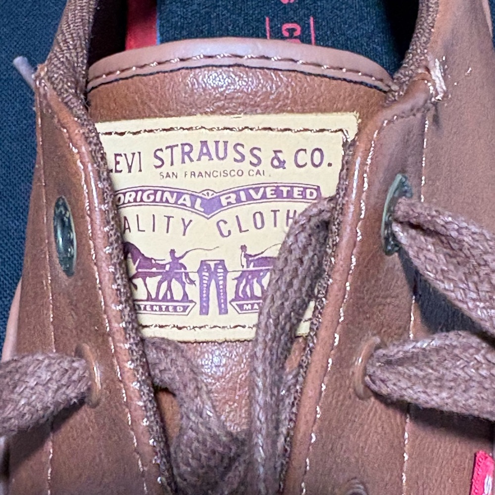 NWOT Classic Brown Levi’s Men’s Perfect Waxed Sneakers Size 10 - Picture 2 of 7